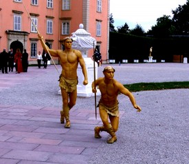 Die Statuen sind los.jpg