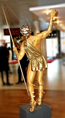 Statue-Lutz2.jpg